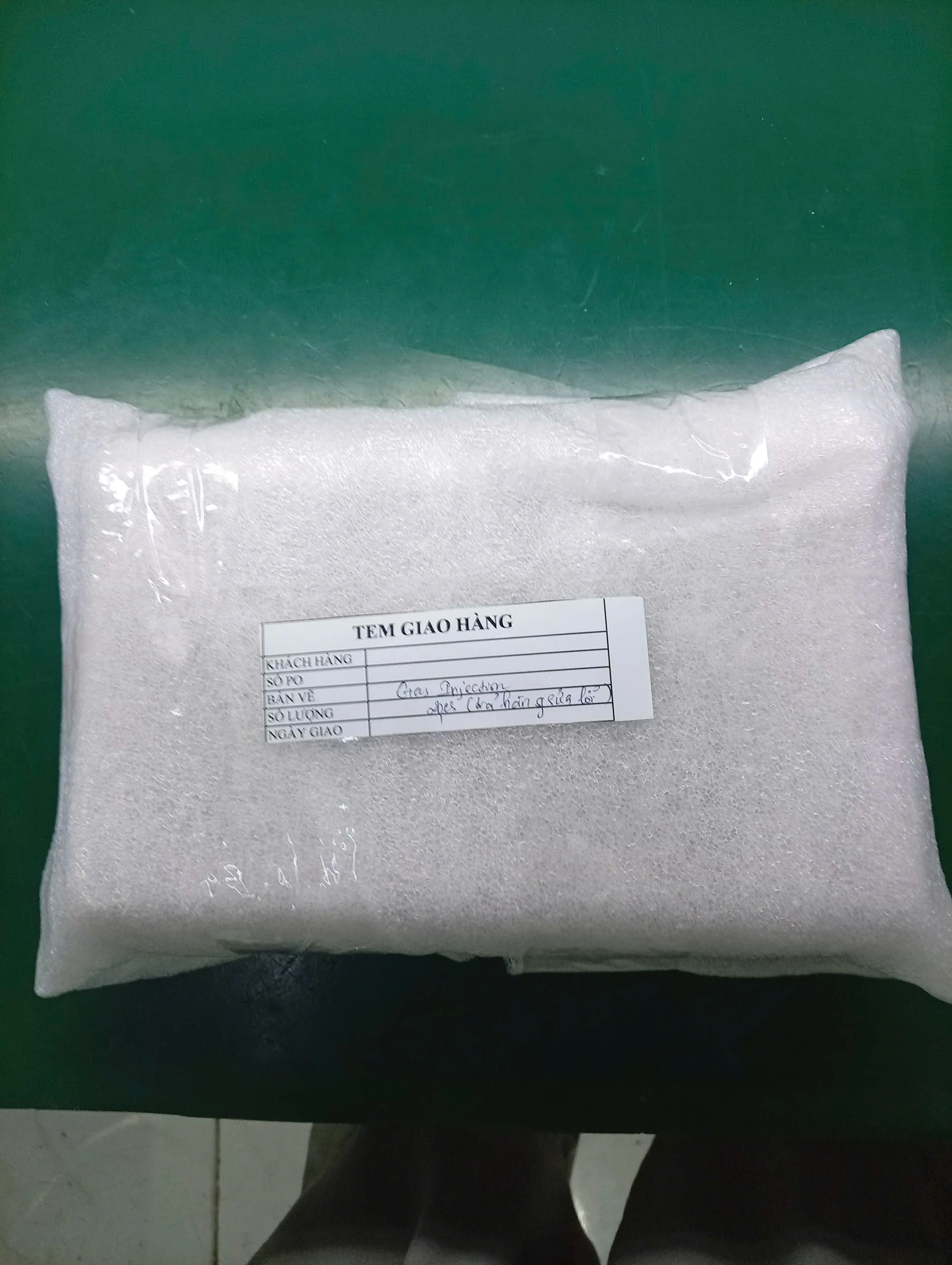 Sản phẩm được bọc xốp và dán tem giao hàng